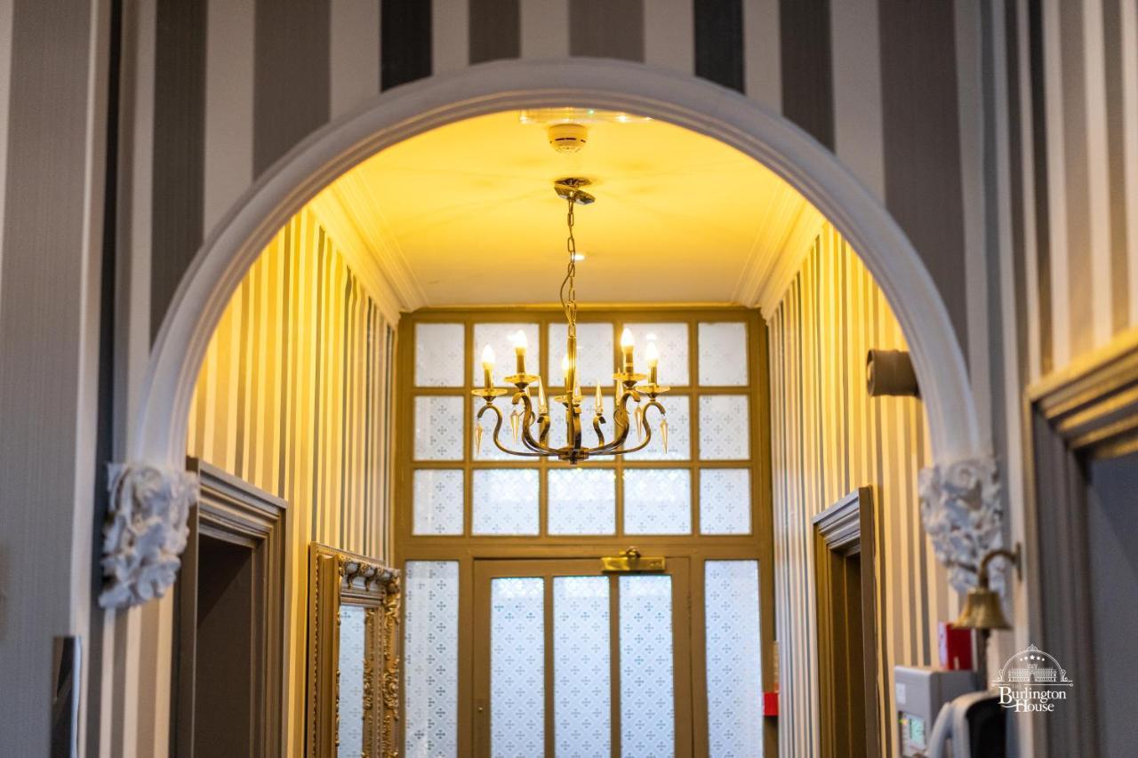 Bed and Breakfast Burlington House Boutique Oksford Zewnętrze zdjęcie The entrance to the hotel