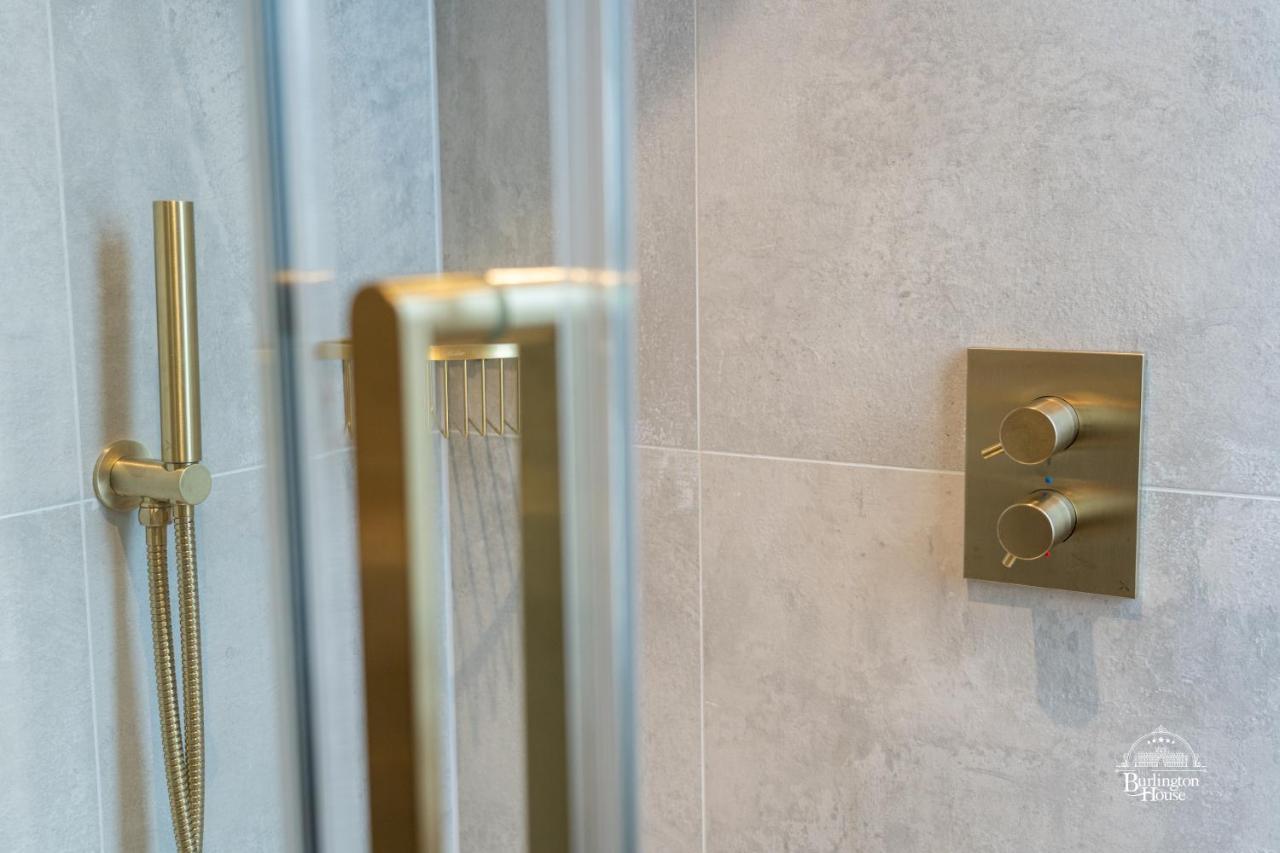 Bed and Breakfast Burlington House Boutique Oksford Zewnętrze zdjęcie A shower mixer