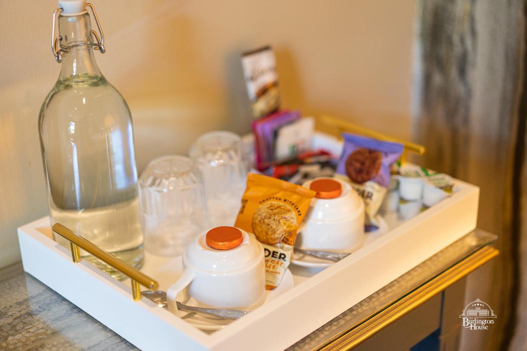 Bed and Breakfast Burlington House Boutique Oksford Pokój zdjęcie A welcome tray at a hotel